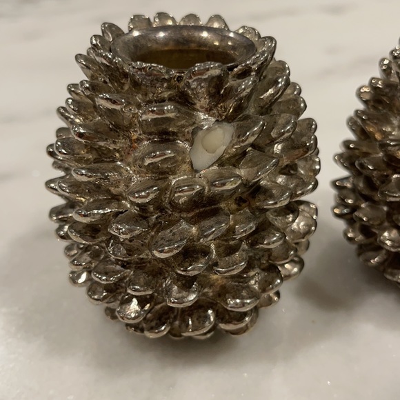 SILVER PINE CONE CANDLE HOLDER - Picture 4 of 5